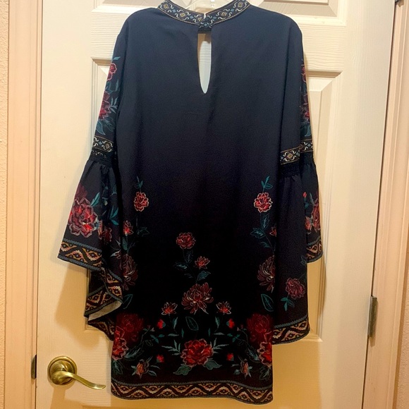 Flying Tomato Floral V-Neck Peasant Bell Sleeve Flowy Tunic Blouse Sz Medium - Picture 2 of 6